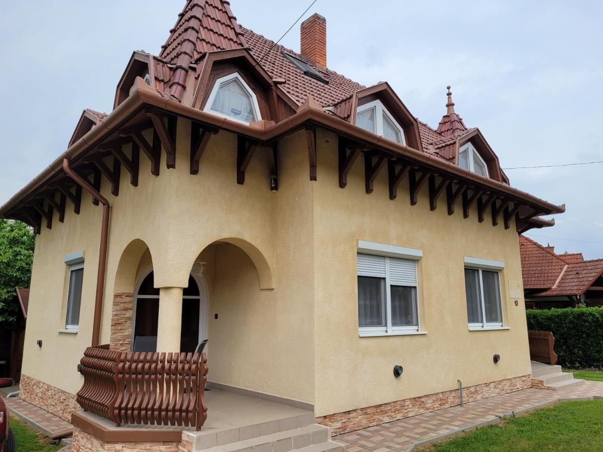 Appartement Henrietta Apartmanhaz à Zalakaros Extérieur photo